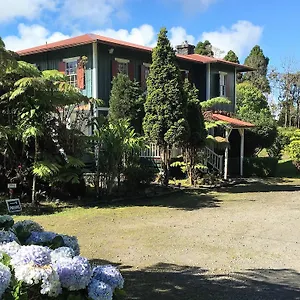 Aloha Happy Place Bed & Breakfast Volcano